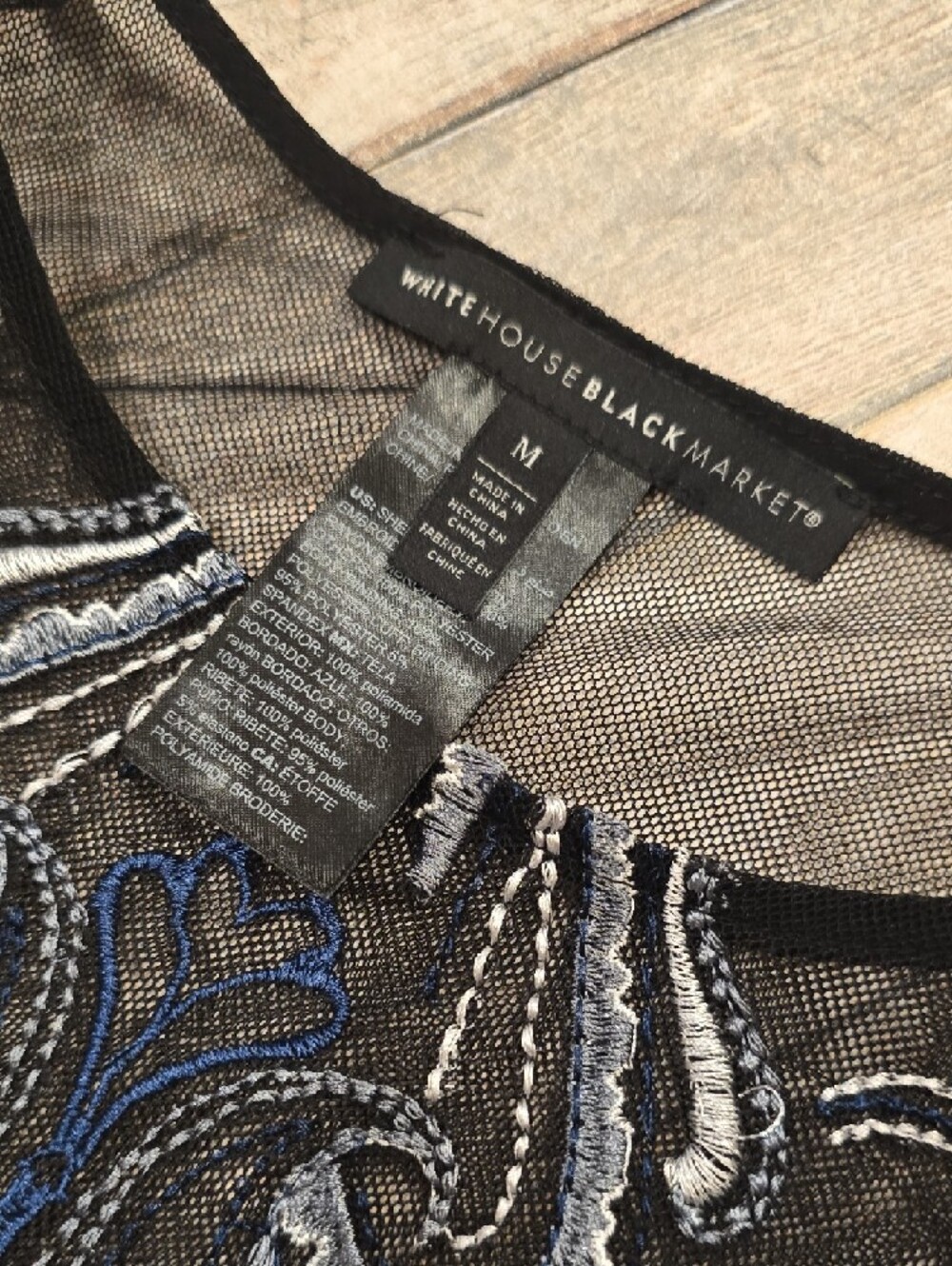 White House Black Market Embroidered Black & Blue Sleeveless Top Sz Medium - Picture 3 of 4